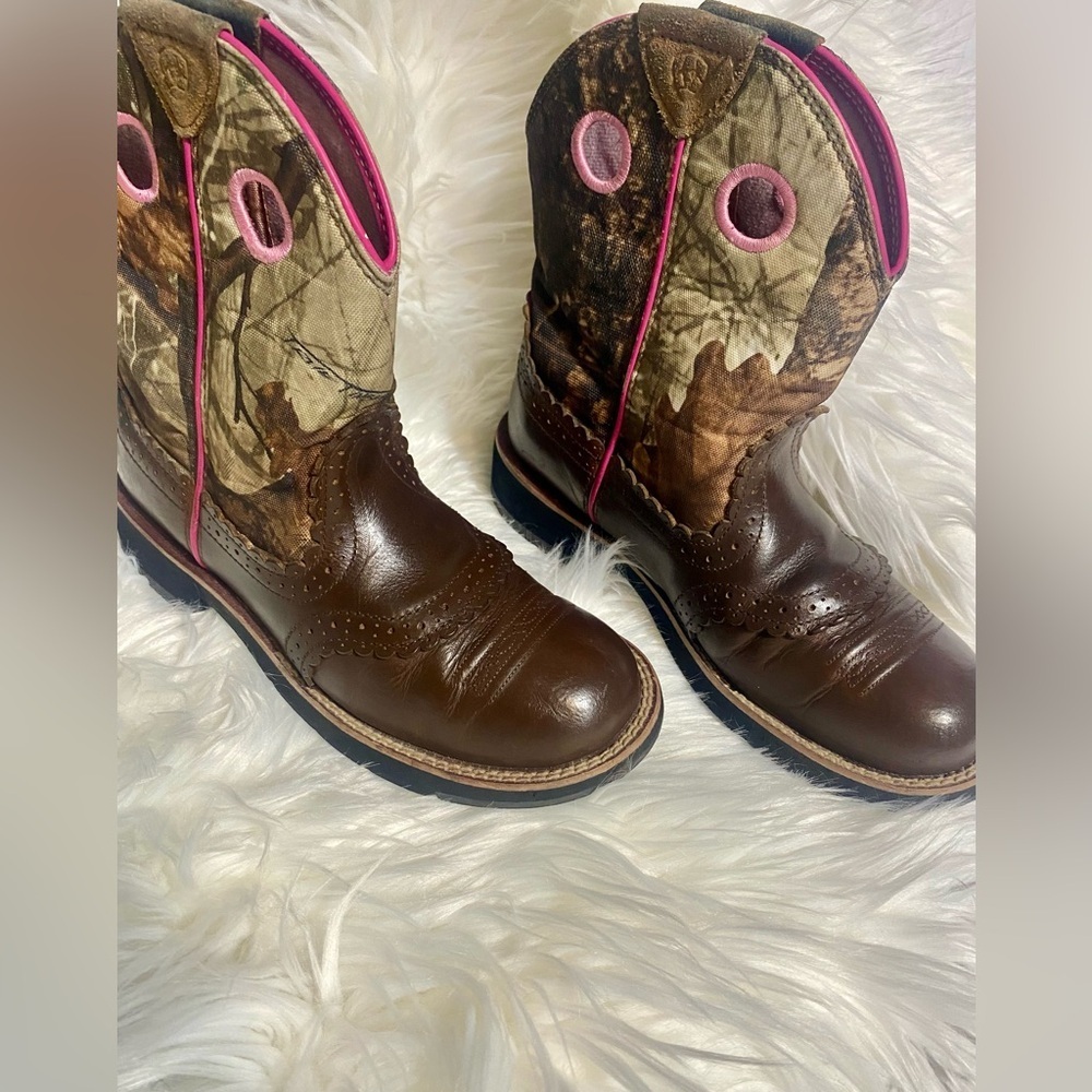Ariat Brown and Camo Boots with Pink Trim - Picture 7 of 14